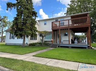 559 N Locust St, Oak Harbor, OH