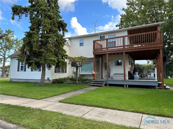 559 N Locust St, Oak Harbor, OH 43449