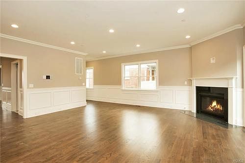 2nd image of 42 Lakeview Ave