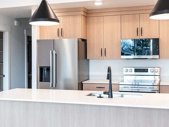 4th image of 847 Altura Vista Ln