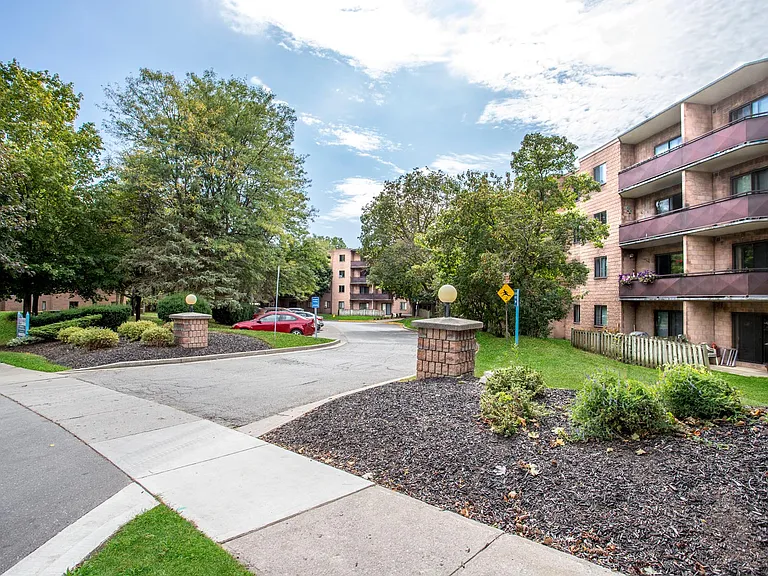 475 Castlegrove Blvd — Photo 7