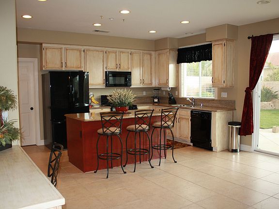 3rd image of 15359 Jeanette Dr