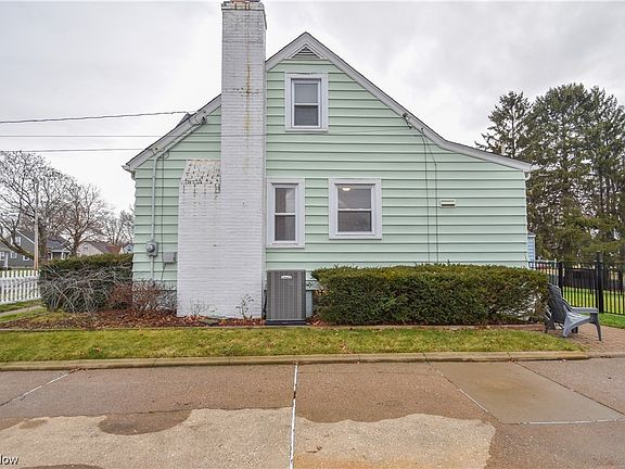 3rd image of 2402 Edgewater Dr
