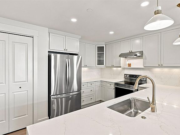 5th image of 7220 W Bonfils Lane #302