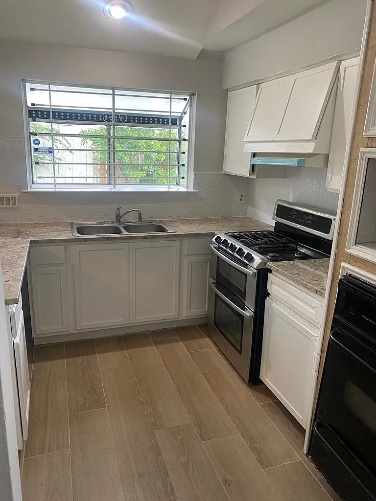 3 bed, 2.0 bath, 1785 sqft, $1,800 — Photo 3