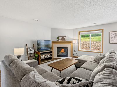 404 Pleasant Ln, Chaska, MN, 55318