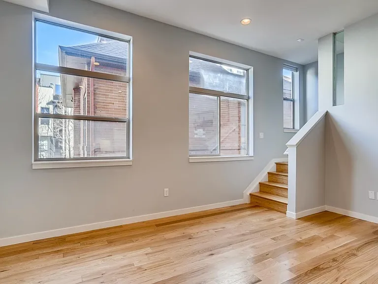2331 Glenarm Pl — Photo 9