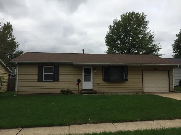 1007 Austin Dr, Urbana, IL 61802