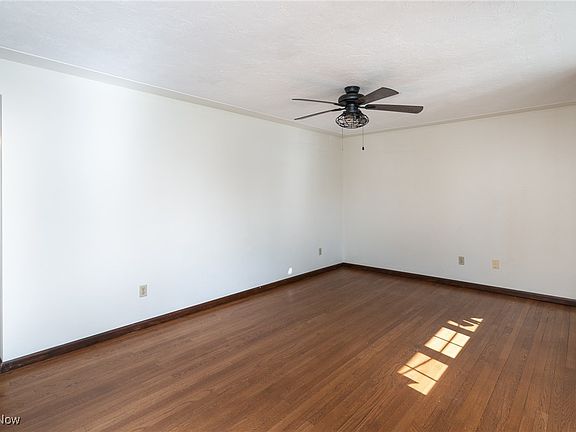 4th image of 4160 Cambridge Ave