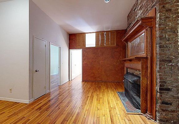 3rd image of 16 W 82nd St #A3