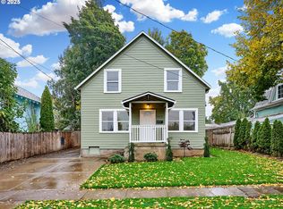 950 N 2nd St, Woodburn, OR 97071