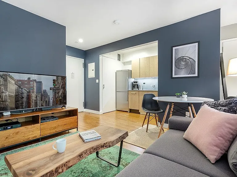 101 W 15th St #506 — Photo 2
