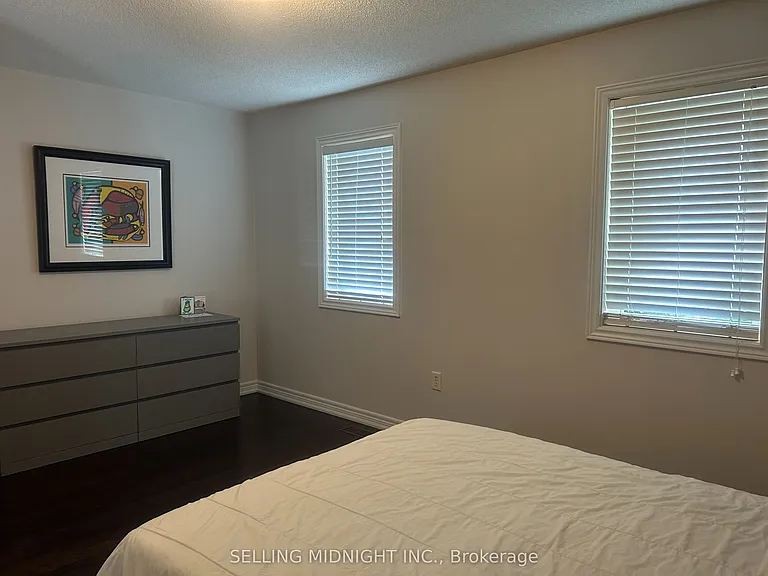 2413 Ravinebrook Cres — Photo 21