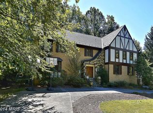 8724 Eggert Dr, Bethesda, MD 20817