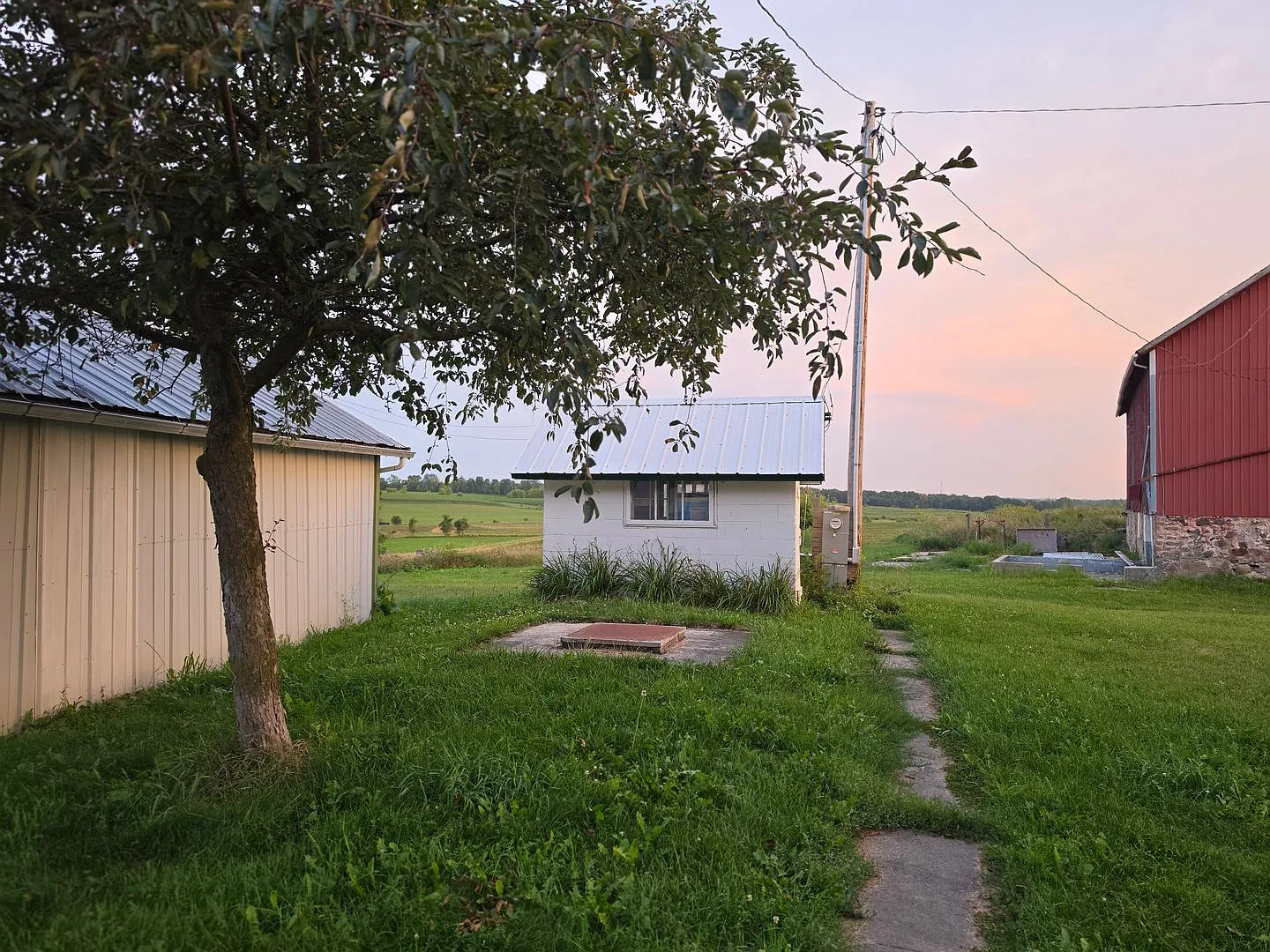 4 bed - 2 bath Country Home For Rent — Photo 4