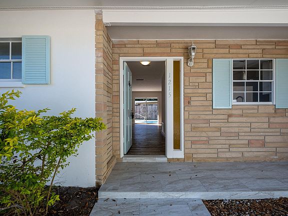 3rd image of 1215 Wentworth Cir
