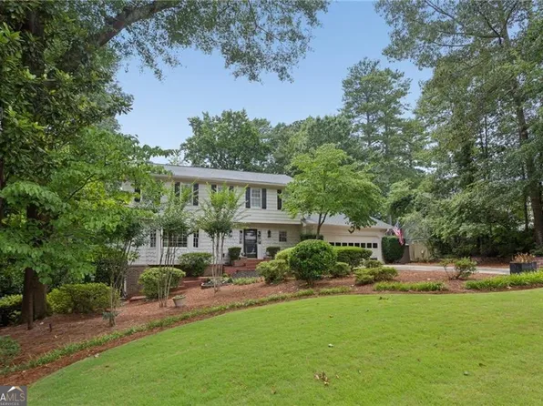 3825 Creekview Dr NE, Marietta, GA 30068