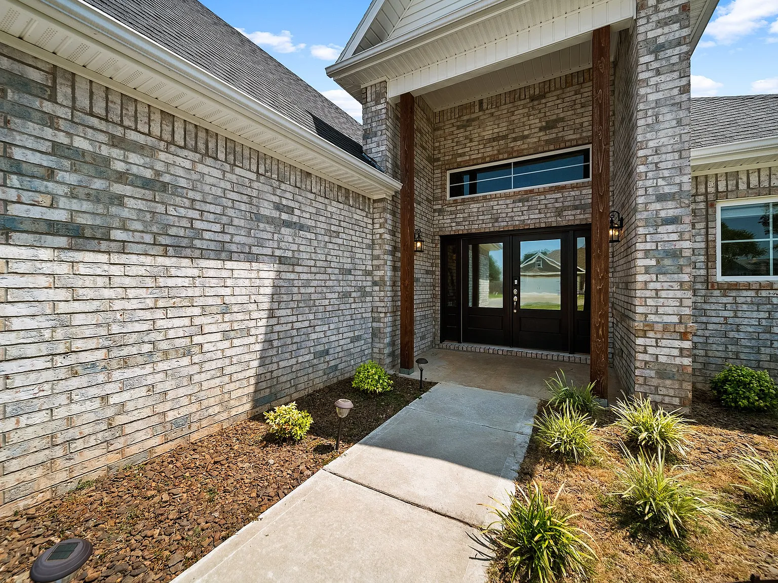 3 bed, 2.5 bath, 1715 sqft, $2,100 — Photo 4