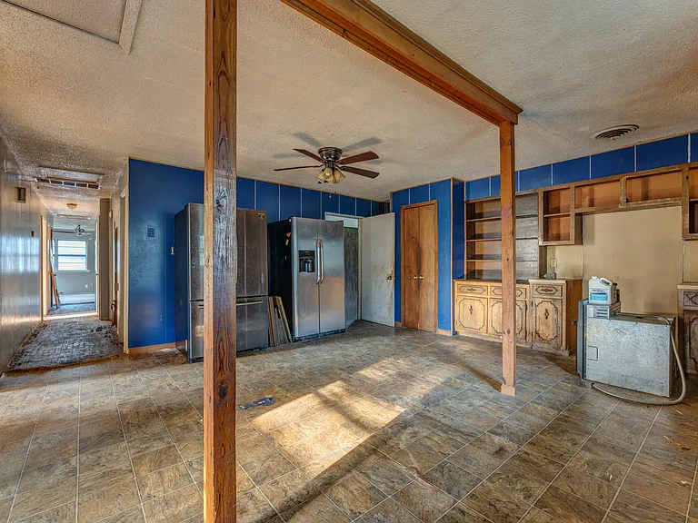 121 E Pecan St — Photo 21