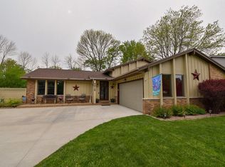 4615 S Sovereign Dr, New Berlin, WI 53151