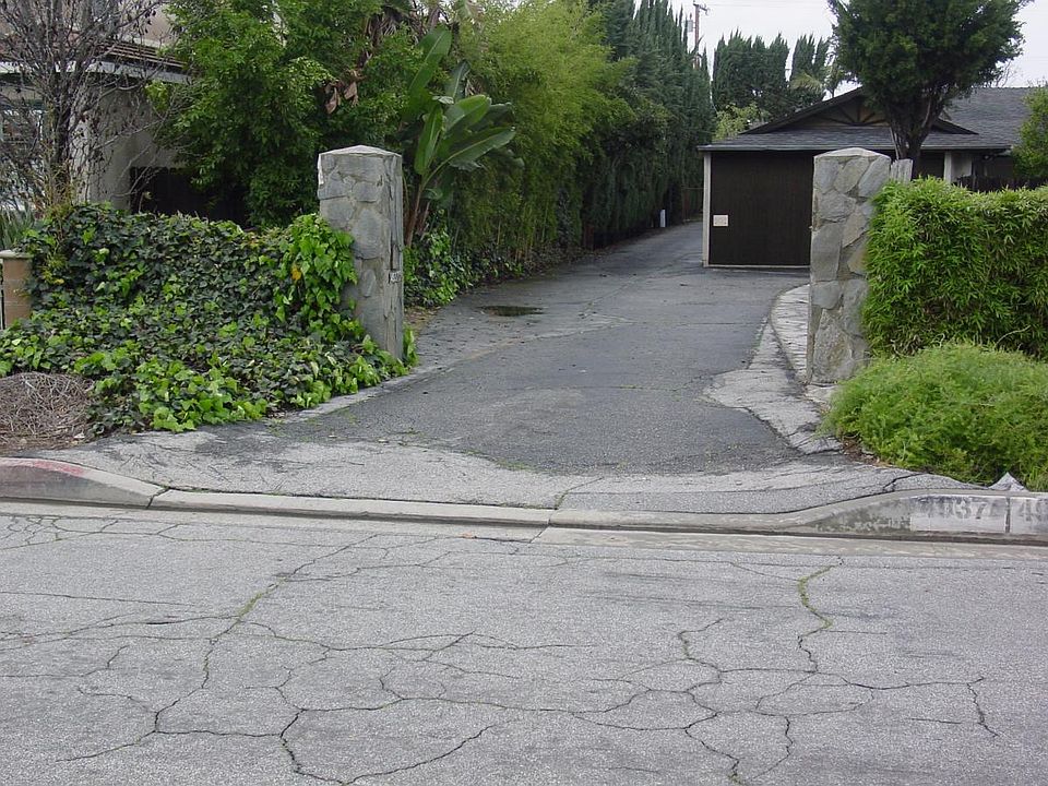 STREET ENTRY