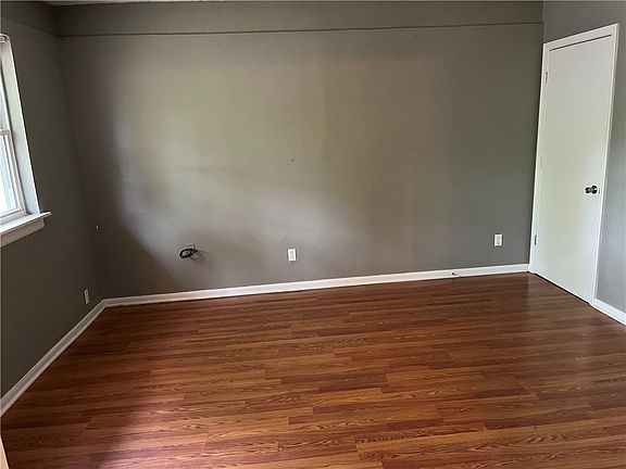 4th image of 155 Westwood Ave