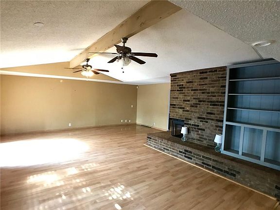 3rd image of 1217 Bluff Creek Dr