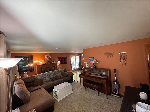 3rd image of 4 Hillside Dr