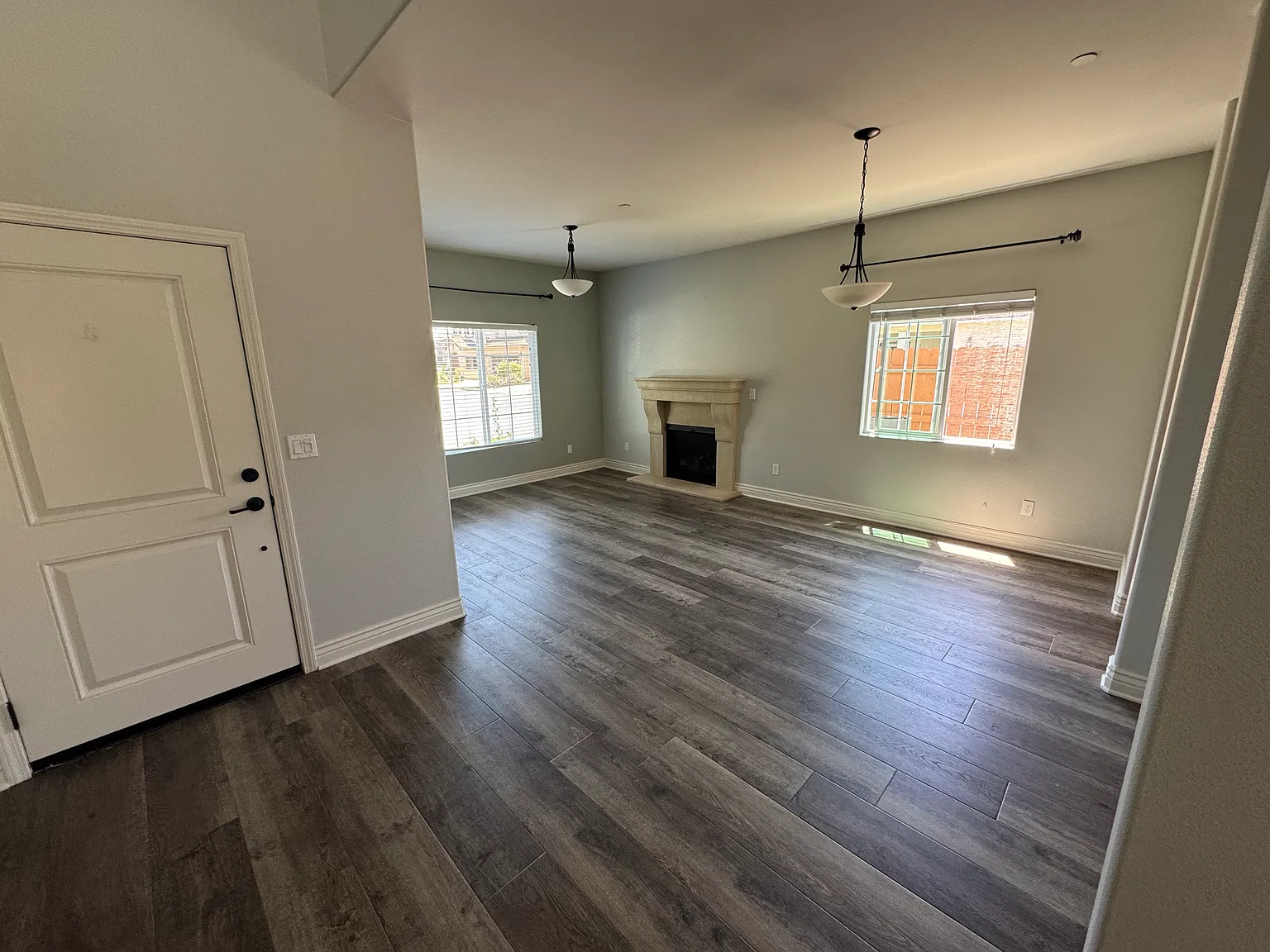 4 bed, 2464 sqft, $4,500 — Photo 4