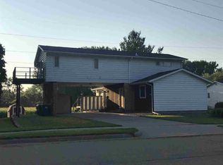 1401 S 22nd St, Clinton, IA 52732