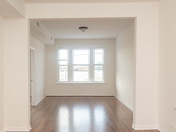 4th image of 3937 W Fullerton Ave #3