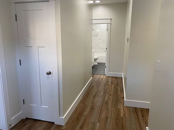 4th image of 405-401 1/2 E 9th St #3B-1Ba-1020Sqft