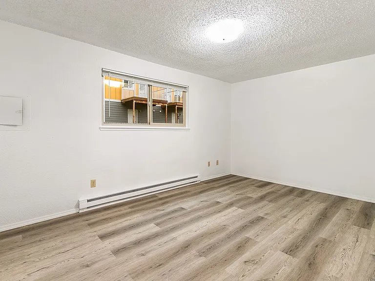 1607 Carolina St — Photo 13