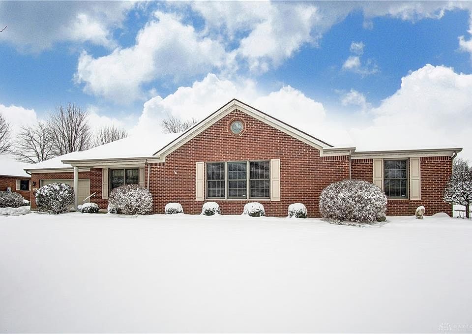 1st image of 8 Summerfield Dr
