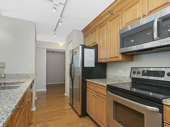 5th image of 345 N Lasalle Blvd #4003