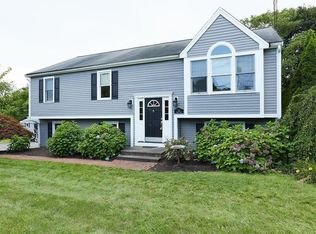 10 Summit St, Halifax, MA 02338