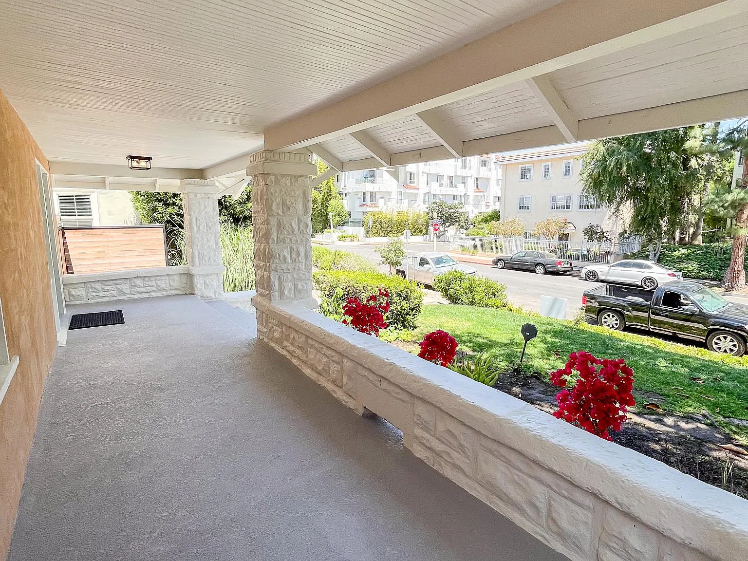 5 bed, 4000 sqft, $8,500 — Photo 4