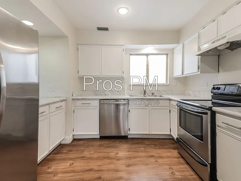 9512 Amberton Pkwy — Photo 10