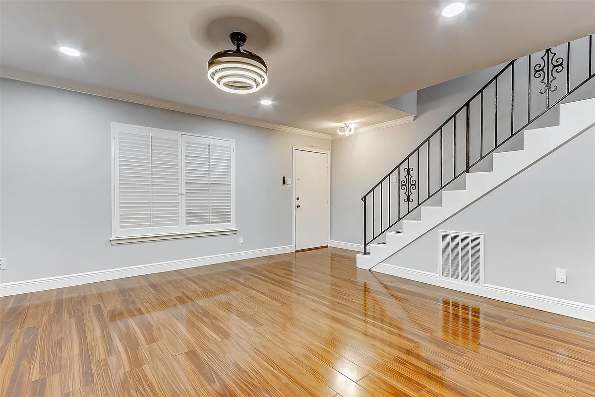 Building Photo - 7600 Burgoyne Rd #159