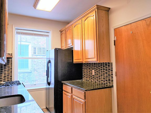 5th image of 1560 Ryder St #2