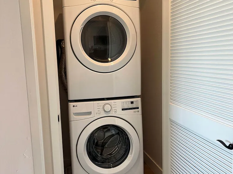 401 W Grand Ave #401 — Photo 14