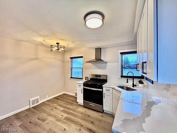 3rd image of 5710 Thornton Dr