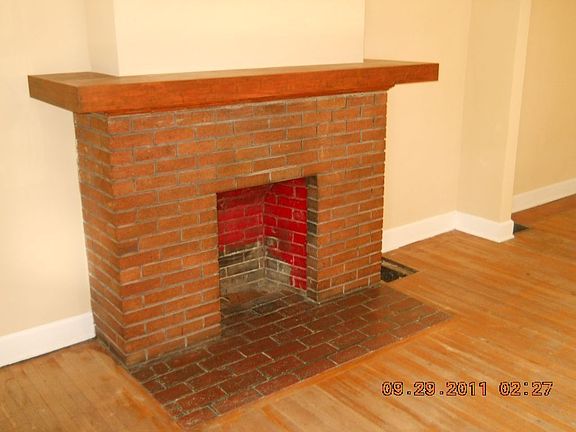 fireplace / hardwood