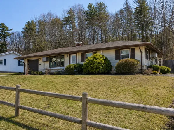 95 Rindone St, Holbrook, MA 02343