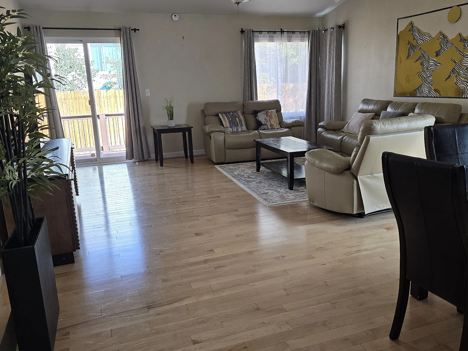 3 bed, 2208 sqft, $3,250 — Photo 2