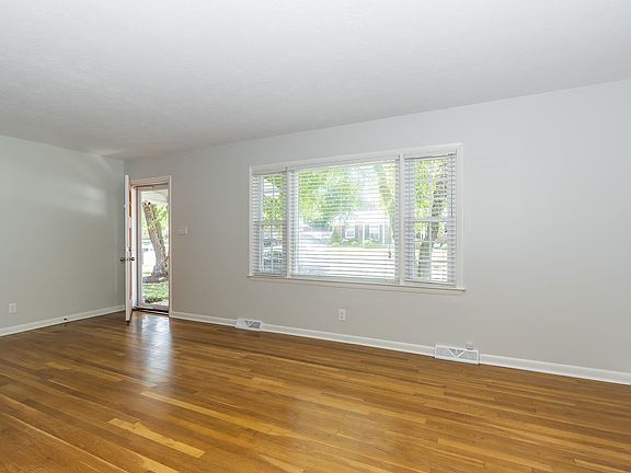 4th image of 1705 Gleneagles Dr
