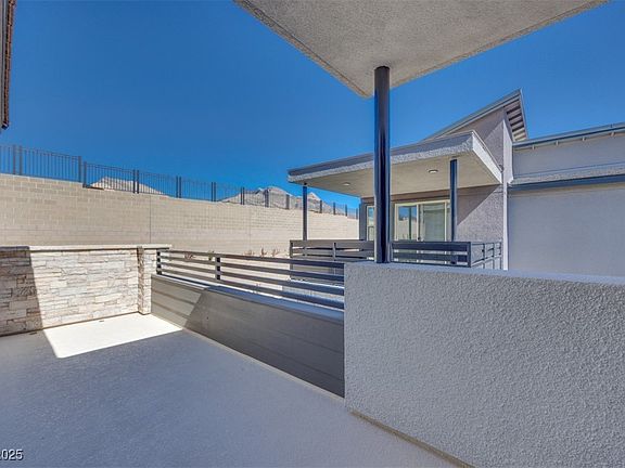 4th image of 991 Golden Summit Ave