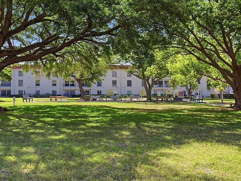 2700 Bayshore Blvd #1307 — Photo 30