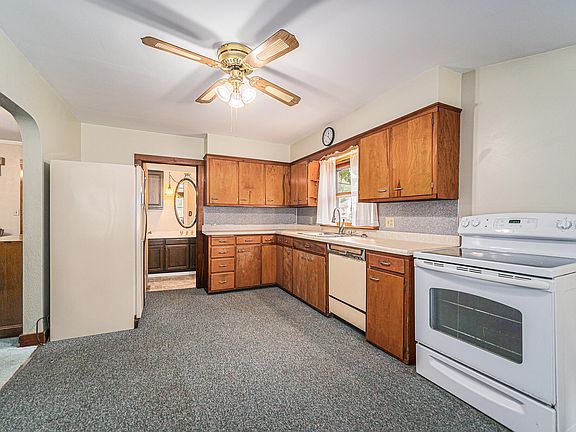 4th image of 115 Sherman St