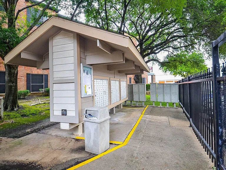 2255 Braeswood Park Dr #195 — Photo 31